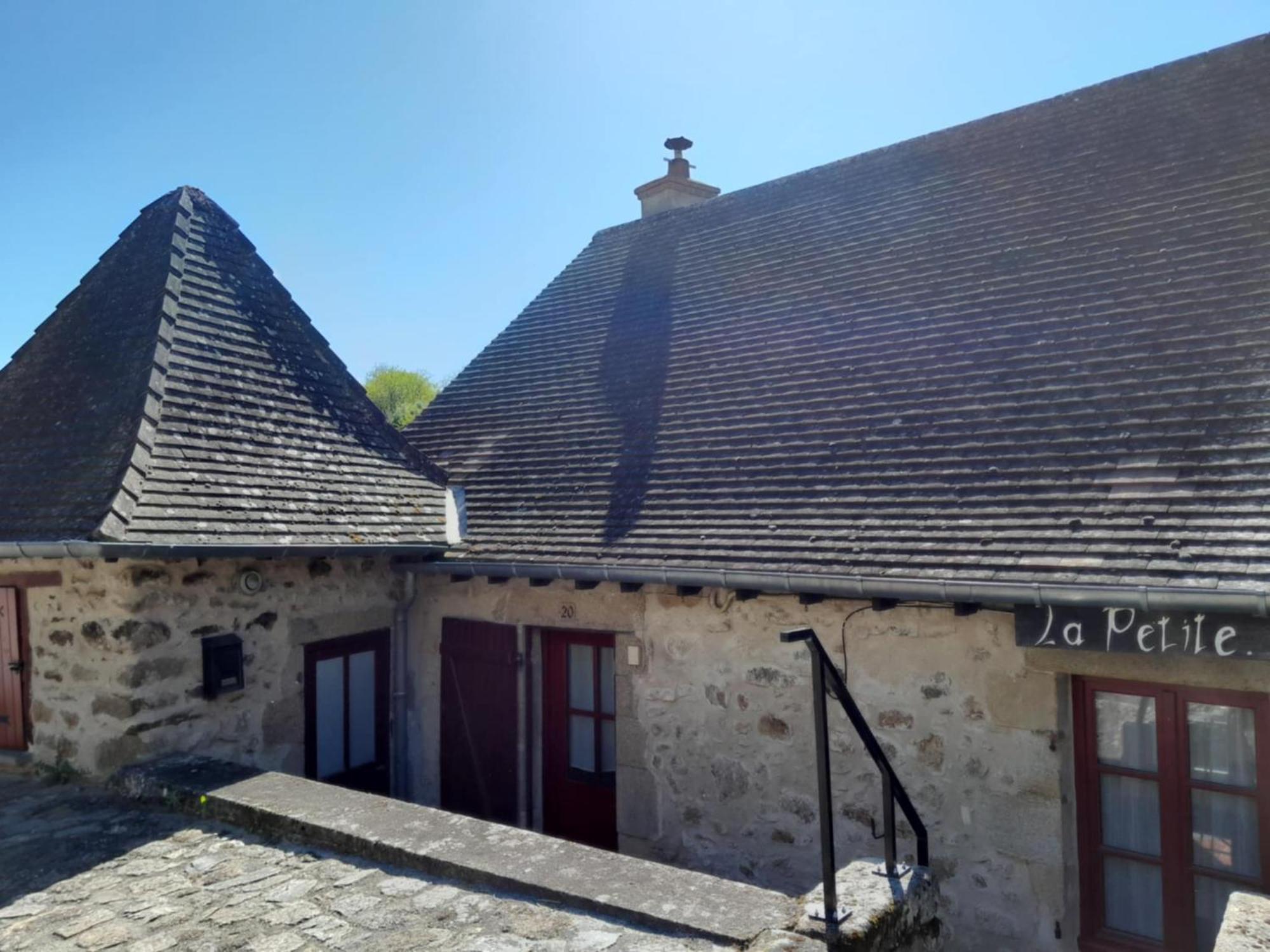 Gite "La Petite" Saint-Benoit-du-Sault Extérieur photo